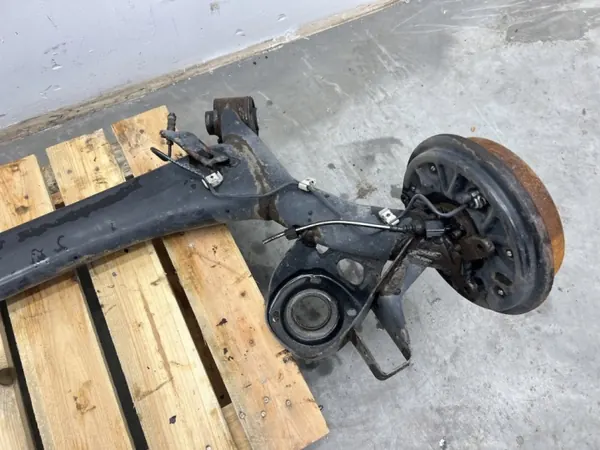 Viga suspensión trasera Skoda Fabia III OEM MMAUTKO-28402 image 3