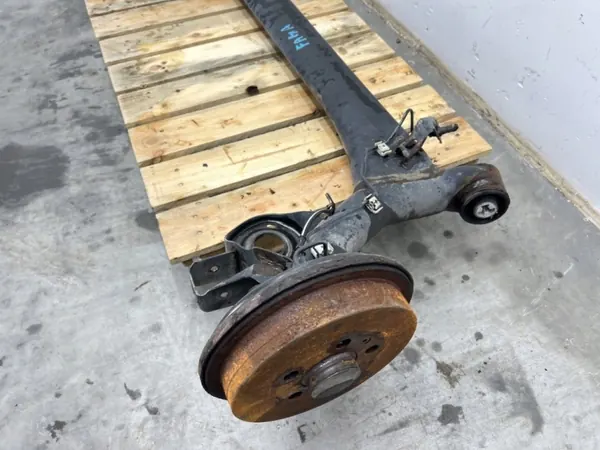 Viga suspensión trasera Skoda Fabia III OEM MMAUTKO-28402 image 5