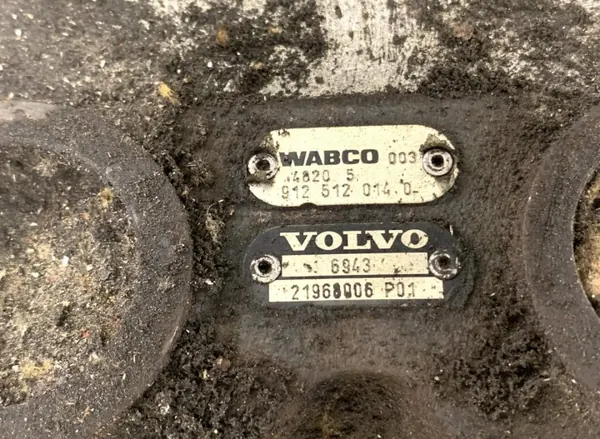 Compressor de ar Volvo OEM 21968006 - Usado image 6