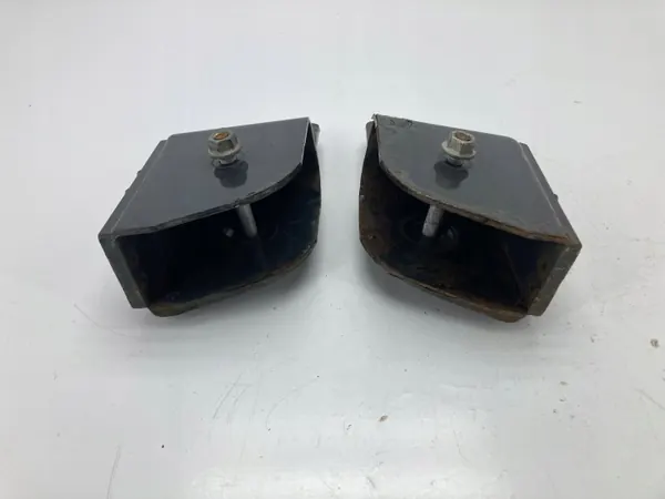 Iveco OE Support de Ressort Avant Gauche Droit 17,5" image 3