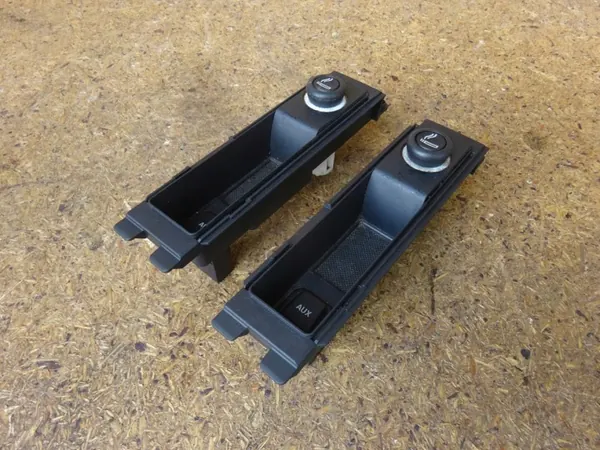 Tomada Aux Audi A3 8P OEM 8P0863284D 8P0863284B image 5