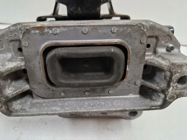 Mitsubishi Moottorin Kiinnike Oikea - Käytetty OE Osa image 4