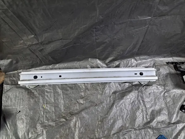 Takapuskurin palkki OEM Toyota Yaris IV 2020 image 2