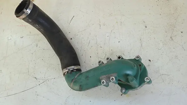 Tuyau de Pompe à Eau D13K Volvo FH4 FH5 Renault Range T image 1