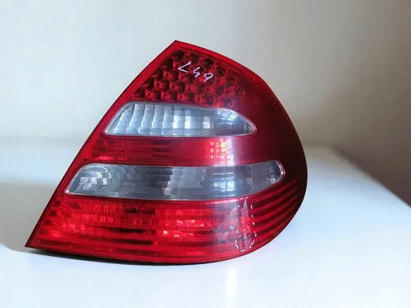 MERCEDES E-KLASA W211 SEDAN 02-06 RECHTER LED-LAMP A2118200664 image 2