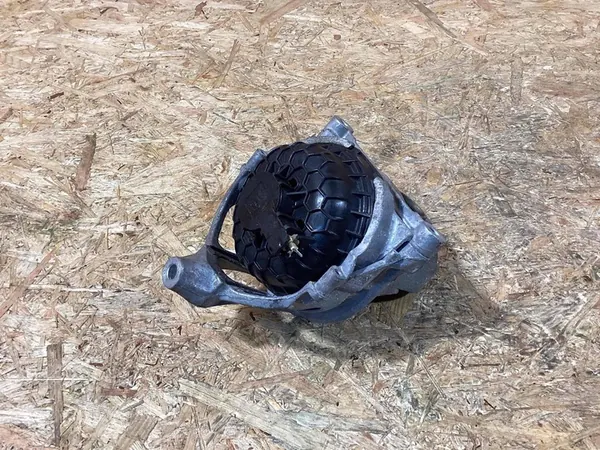 Porsche Cayenne 2020 Right Front Brackets and Supports image 2