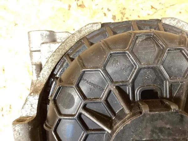 Porsche Cayenne 2020 Right Front Brackets and Supports image 7