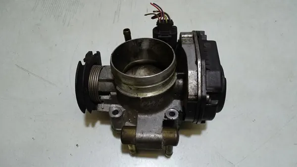 Corpo de borboleta Volkswagen Golf III 1.9TD OEM 037133064D image 2