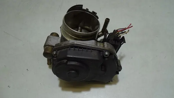 Corpo de borboleta Volkswagen Golf III 1.9TD OEM 037133064D image 3