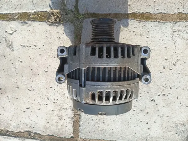 Mercedes W221 3.0 CDI OM642 Alternator 0141541302 image 2