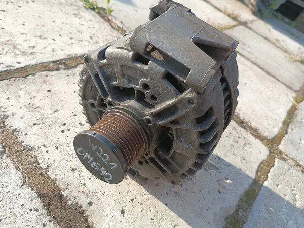 Mercedes W221 3.0 CDI OM642 Alternator 0141541302 image 3