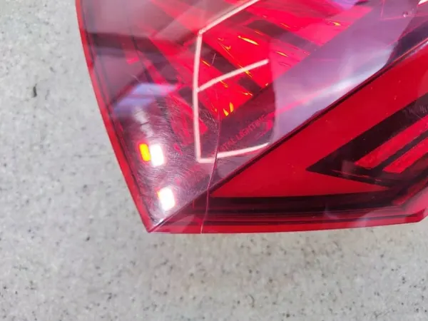 Left Rear Lamp Skoda Octavia IV Combi OEM 5E3945207A image 2