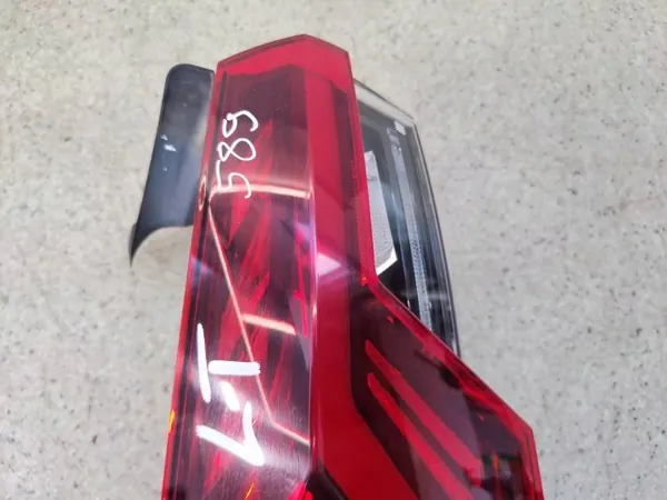 Left Rear Lamp Skoda Octavia IV Combi OEM 5E3945207A image 3