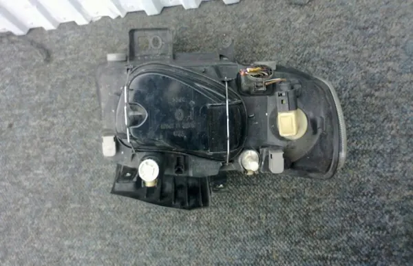 Farol Esquerdo SEAT Ibiza Cordoba 99-02 image 3