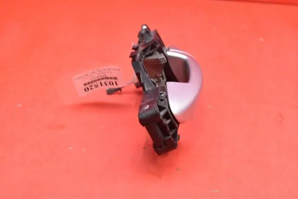 Vasen etuoven kahva hopea VW Passat B6 05-10 3C0837885H image 5