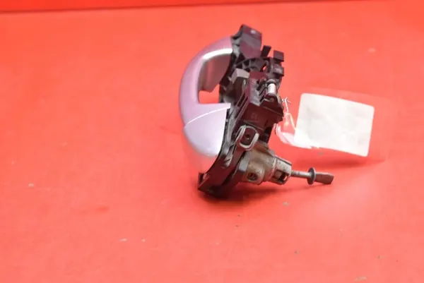 Vasen etuoven kahva hopea VW Passat B6 05-10 3C0837885H image 6