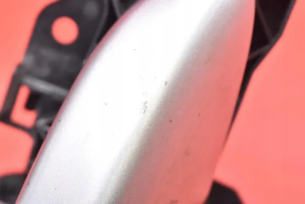 Vasen etuoven kahva hopea VW Passat B6 05-10 3C0837885H image 8