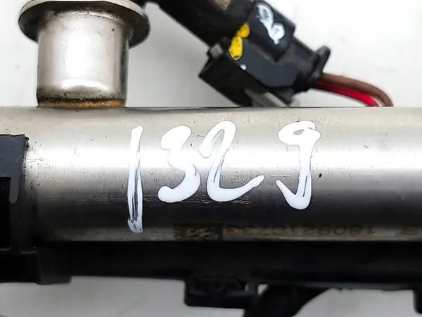 Rail d'injection Audi Q5 Essence OEM 06K133317AA image 5