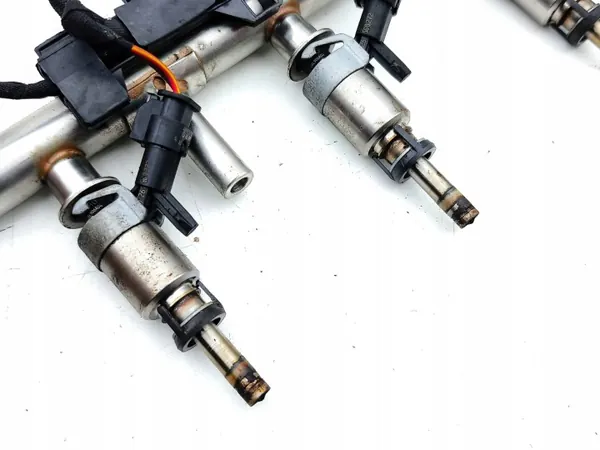 Rail d'injection Audi Q5 Essence OEM 06K133317AA image 8