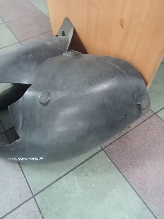 Etummaisen oikean pyöräkaaren Volkswagen Golf V image 3