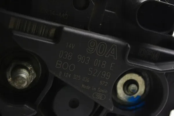 VW Passat B5 Audi A4 B5 Vaihtovirtageneraattori 90A image 5
