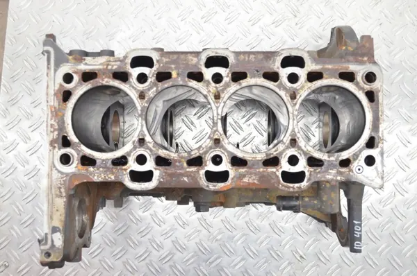 Hyundai ix35 Motorblock OEM 211002F000 - Gebraucht image 10