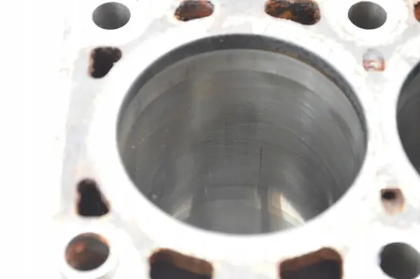 Hyundai ix35 Motorblock OEM 211002F000 - Gebraucht image 4