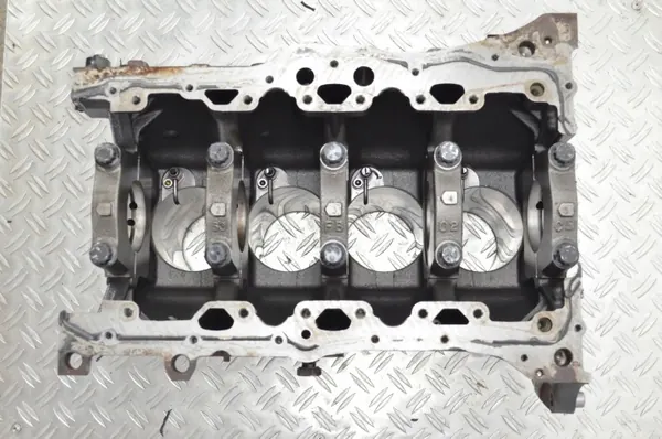 Hyundai ix35 Motorblock OEM 211002F000 - Gebraucht image 9