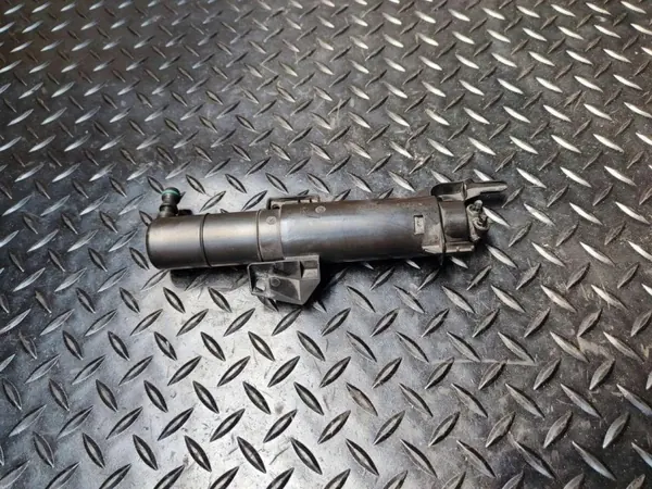 Strålkastartvättare höger OEM 3T0955978A image 3