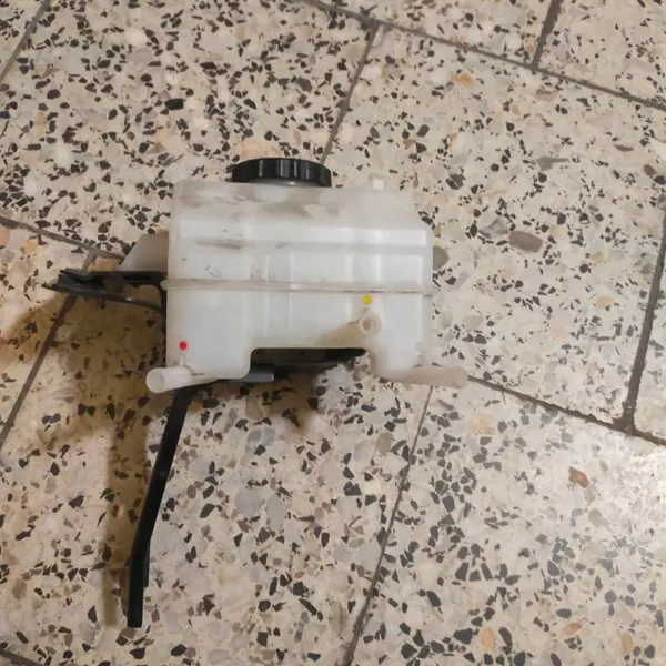 Bremsflüssigkeitsbehälter Lexus RX 450H OEM image 2