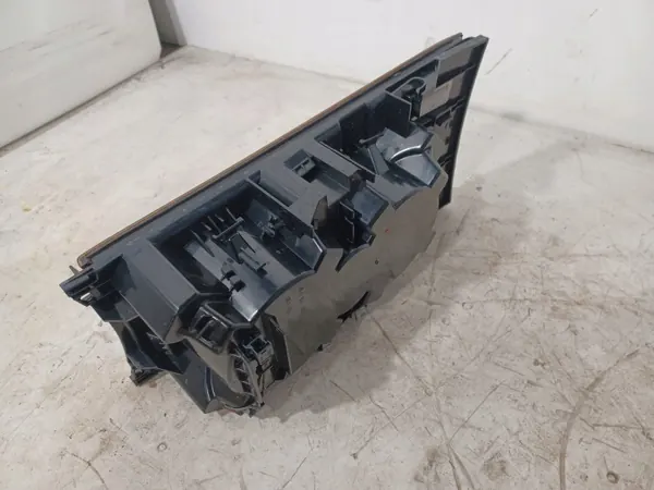 Muggfäste Mercedes-Benz GL X164 OEM A1646800714 image 3