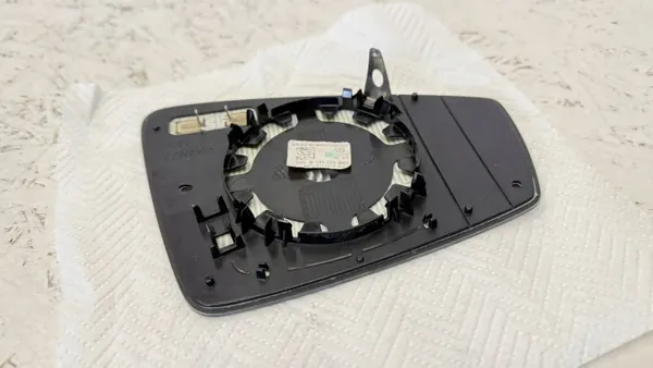 VW TIGUAN II Oikea Peili-Insertti OEM 5NA857522A image 5