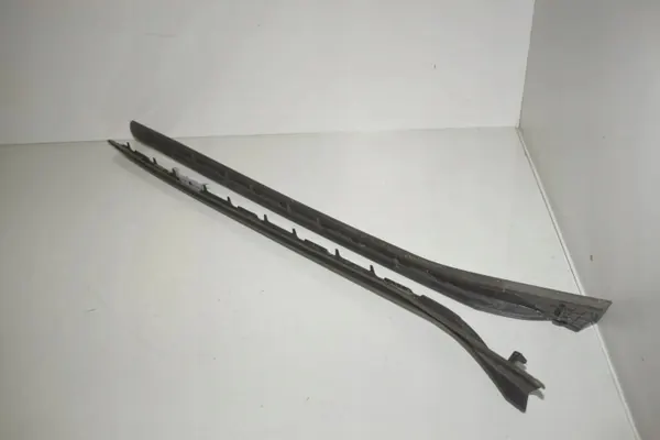 BMW iX1 X1 U11 Höger vindrutslist OEM 9478898 image 3