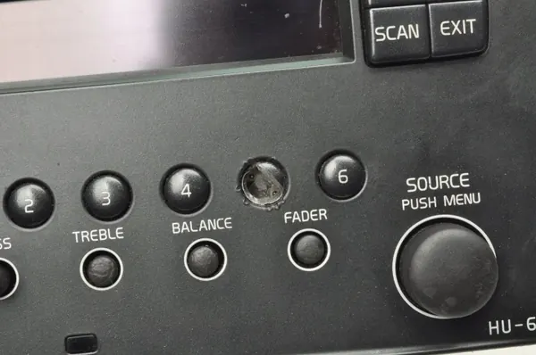 Radio HU-650 OEM 30745812 voor Volvo S60 V70 XC70 image 3