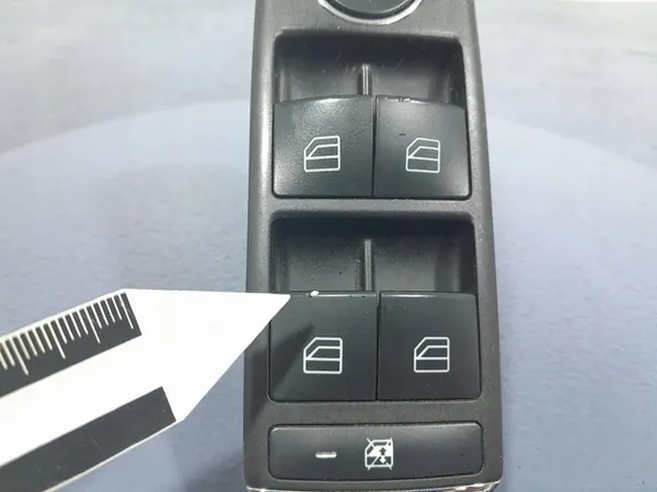 MERCEDES C W204 Raamschakelaar voor linksvoor A2128208210 image 2