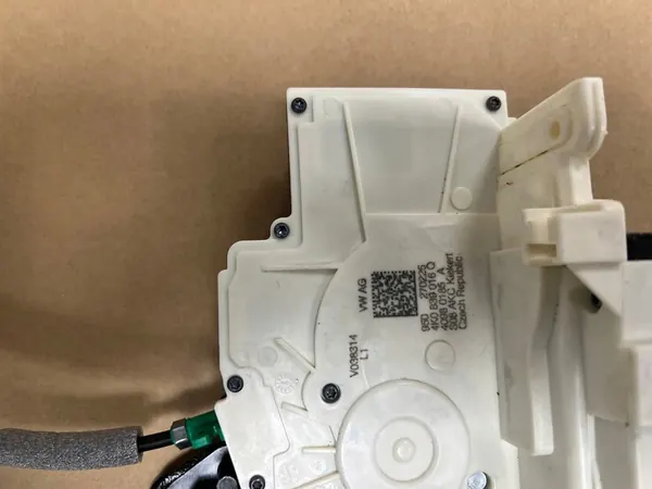 Rechte Hintertürschloss AUDI A6 A7 Q8 4K0839016Q image 2