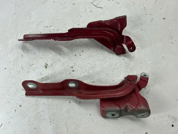 Buick Encore I 2019 Linkerkant Motorkap scharnier OEM 95421580 image 2