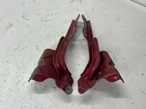 Buick Encore I 2019 Linkerkant Motorkap scharnier OEM 95421580 image 3