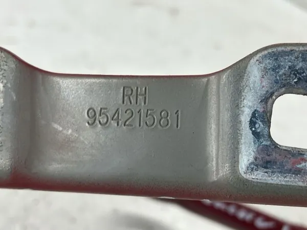 Buick Encore I 2019 Linkerkant Motorkap scharnier OEM 95421580 image 8