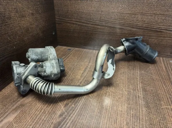 Ford Transit EGR-putki OEM 6C119F479AB - Käytetty image 3