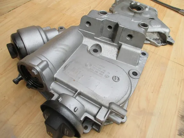 Motorlock VW Audi Seat Skoda 03C109211G image 9