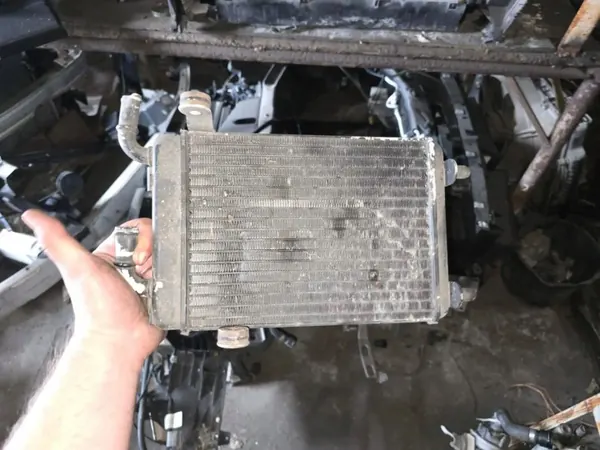 Audi A6 S6 C6 4F apuvesijäähdytin OEM 4F0121212G image 3