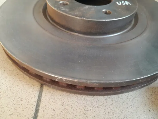 Discos de freno delanteros Kia OEM 51712C6000 - Usados image 4