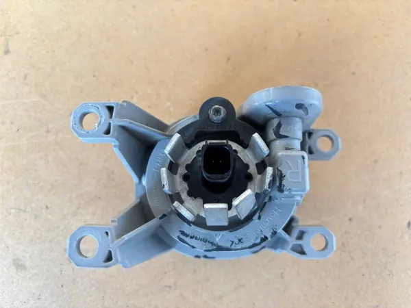 Farol de neblina halógeno Toyota C-HR image 6