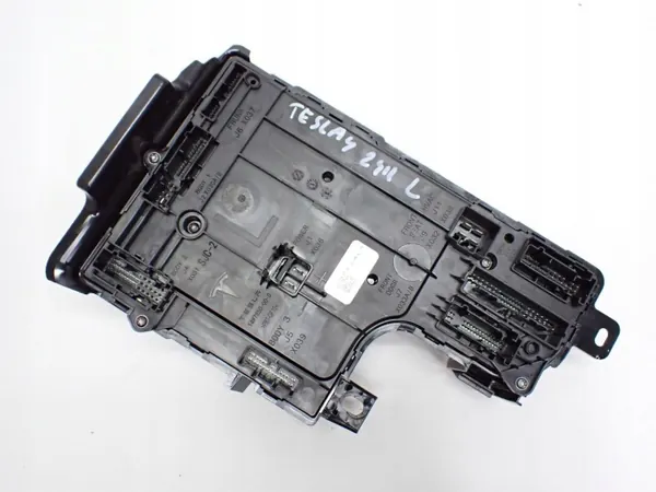 Módulo Confort OEM 1657648-02-A Tesla Model Y image 2