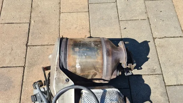 AUDI A6 C7 4G 2.0 TDI CATALYSEUR DPF image 3