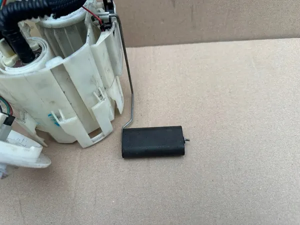 Polttoainepumppu OPEL ASTRA H III 1.6 16V image 2