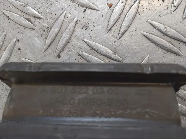 SPRINTER 907 18- Bladfjäderbussningar A9073220100 image 3