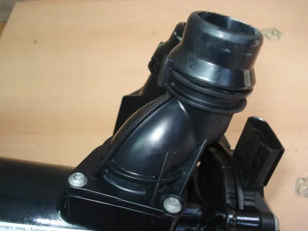 Carcasa de termostato VW Audi Seat Skoda 05L121111S image 7