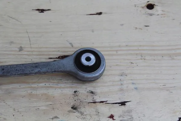 Braccio di Controllo Superiore AUDI A6 C7 OE 8K0407506M image 2